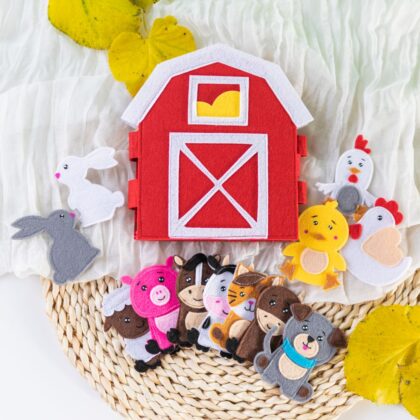 Set de Joacă Educativ „Ferma Animalelor” din Fetru, cu 12 Animale și Căsuță
