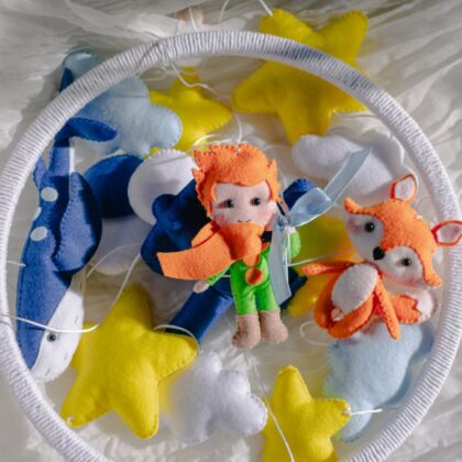 Carusel-mobil-micul-print-cutiuta-muzicala-bebelusi-carusel-patut