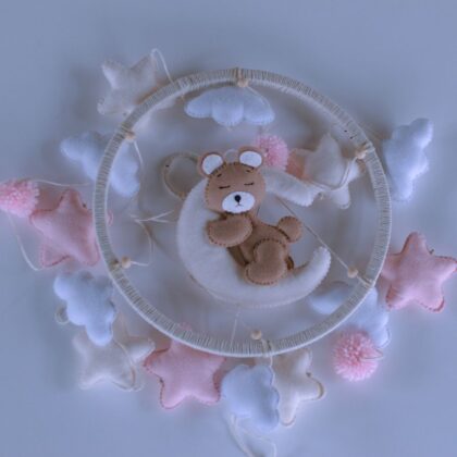 Carusel-patut-bebelusi-ursulet-adormit-stele-luna-carusel-mobil-cutiuta-muzicala