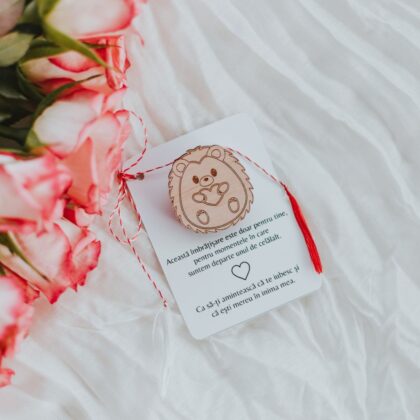 martisoare-lemn-martisoare-personalizate-gravare-laser-primavara-1-martie-cadou-martisor-arici