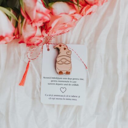 martisoare-lemn-martisoare-personalizate-gravare-laser-primavara-1-martie-cadou-martisor-strumfi