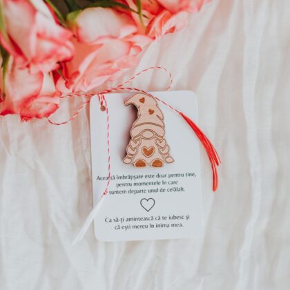 martisoare-lemn-martisoare-personalizate-gravare-laser-primavara-1-martie-cadou-martisor-strumfi