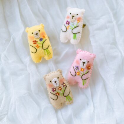 ursulet-brodat-martisor-1-martie-brosa-fetru-primavara