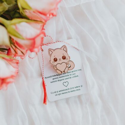 martisor-lemn-gravat-pisicuta