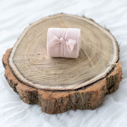 panglica-matase-sifon-nuanta-bej-deschis-material-artizani-nuanta-pudra-de-scortisoara-materiale-craft