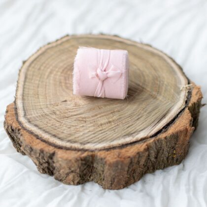 panglica-matase-sifon-nuanta-roz-deschis-material-artizani-nuanta-petala-de-cais-materiale-craft