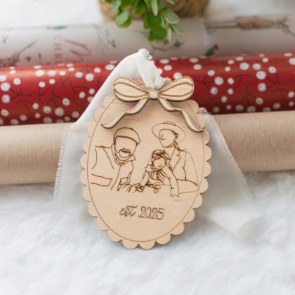 Ornament Personalizat cu Fotografia Ta - Portret de Familie Gravat pe Lemn