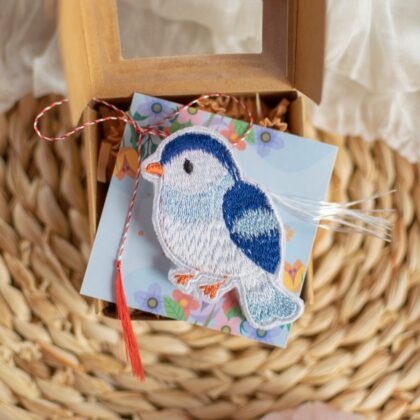 Mărțișor Broșă Brodată "Păsărea Cântătoare" – 2 Variante de Culoare